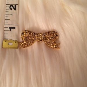 Goldtone bow pin\brooch